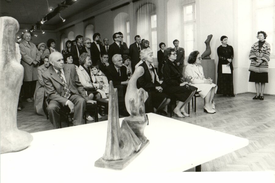 zprava: N. Dvořáková, Mila Kudličková sedící G. Pospíšilová, paní Zívrová